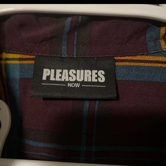 Plaid Casual Button Down Shirt with Text Design - Picture 3 of 7